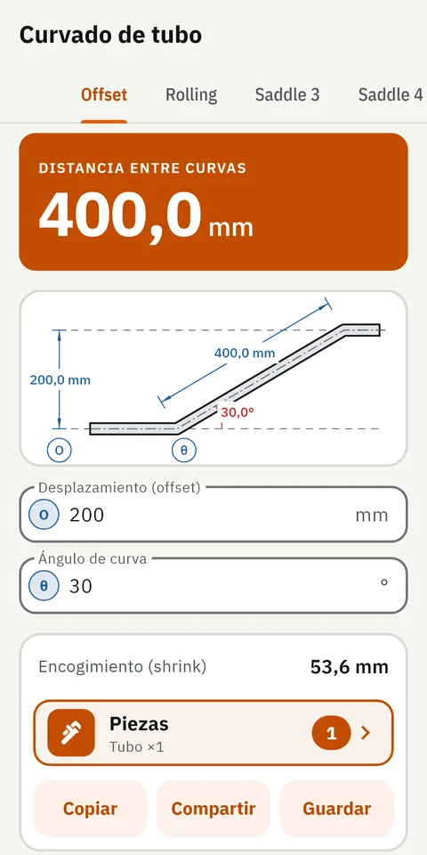 Pantalla de GeoMont «Curvado de tubo · Offset», con el tema claro: un offset dibujado con su desplazamiento y su ángulo, y el resultado, distancia entre curvas.
